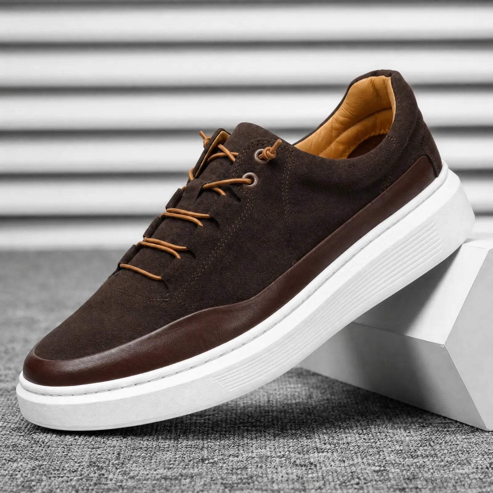 M16 - Sneakers en Cuir